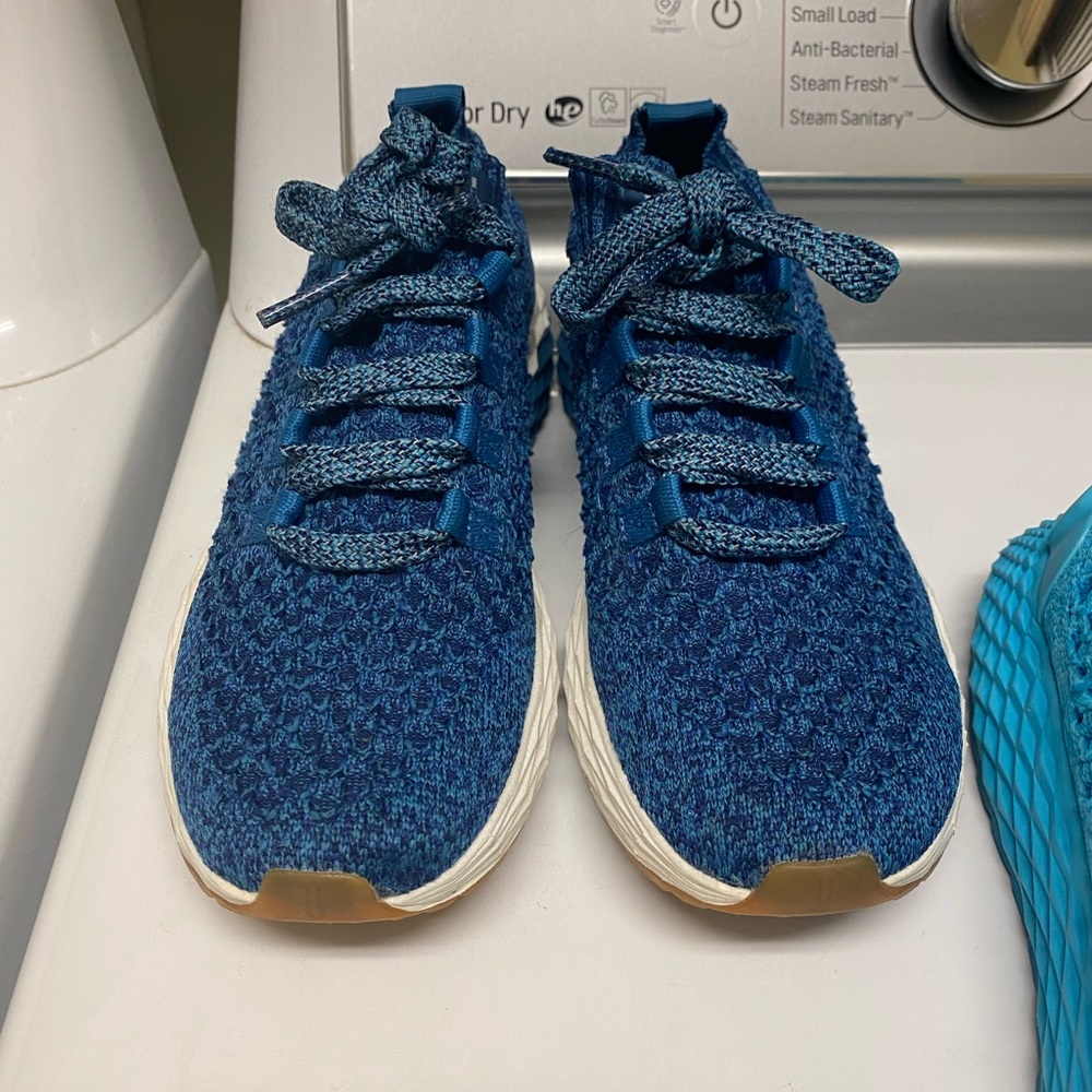 Azure Blue knit runner